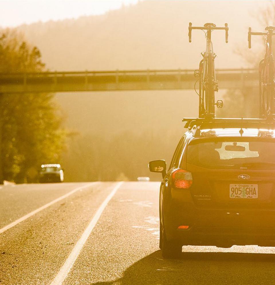 car with two bikes on the roof